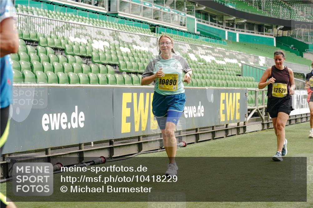 13.09.2026 - 21. swb-Marathon Bremen Michael Burmester http://msf.ph/oto/10418229 13.09.2026 10:43:04 Laufen im Stadion 10002, 10004, 10005, 10148, 10271, 10303, 10325, 10330, 10335, 10361, 10362, 10395, 10396, 10402, 10422, 10459, 10461, 10462, 10474, 10490, 10491, 10513, 10519, 10546, 10547, 10557, 10572, 10605, 10606, 10665, 10752, 10773, 10784, 10805, 10854, 10880, 10889, 10899, 10900, 10909, 10963, 10977, 11026, 11027, 11041, 11078, 11084, 11085, 11090, 11097, 11098, 11140, 11173, 11192, 11217, 11264, 11274, 11333, 11337, 11448, 11456, 11461, 11482 meine-sportfotos.de