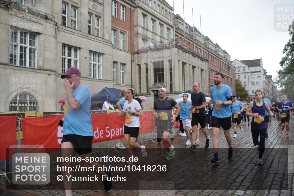 13.09.2026 - Kiel Lauf Yannick Fuchs http://msf.ph/oto/10418236 13.09.2026 10:50:21 Ziel 177, 213, 274, 706, 707, 835, 1008, 1154, 1779, 1980, 3214, 3216, 3436, 3737, 3769, 3889, 4270, 4743, 5394, 5456, 6127, 6248, 6250, 7791, 7806, 8086, 8365, 8398, 8753, 8779, 8865, 8866, 8880, 9034, 9231, 9325, 9423, 9949, 10382, 11391, 11413, 11545, 11614, 12117, 12288, 124, 136, 253, 723, 1057, 1401, 1452, 2709, 2733, 2901, 3008, 3076, 3164, 3459, 4039, 4317, 4714, 4921, 5115, 5350, 5370, 5394, 5438, 5685, 5804, 6445, 6827, 6830, 6831, 8237, 8977, 9037 meine-sportfotos.de