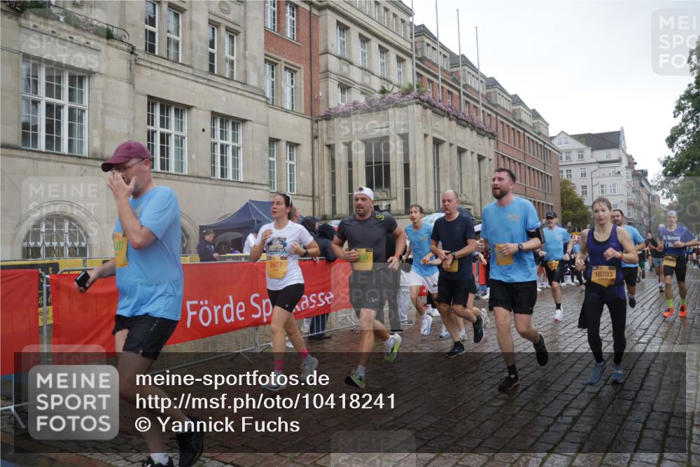 13.09.2026 - Kiel Lauf Yannick Fuchs http://msf.ph/oto/10418241 13.09.2026 10:50:21 Ziel 177, 213, 274, 706, 707, 835, 1008, 1154, 1779, 1980, 3214, 3216, 3436, 3737, 3769, 3889, 4270, 4743, 5394, 5456, 6127, 6248, 6250, 7791, 7806, 8086, 8365, 8398, 8753, 8779, 8865, 8866, 8880, 9034, 9231, 9325, 9423, 9949, 10382, 11391, 11413, 11545, 11614, 12117, 12288, 124, 136, 253, 723, 1057, 1401, 1452, 2709, 2733, 2901, 3008, 3076, 3164, 3459, 4039, 4317, 4714, 4921, 5115, 5350, 5370, 5394, 5438, 5685, 5804, 6445, 6827, 6830, 6831, 8237, 8977, 9037 meine-sportfotos.de