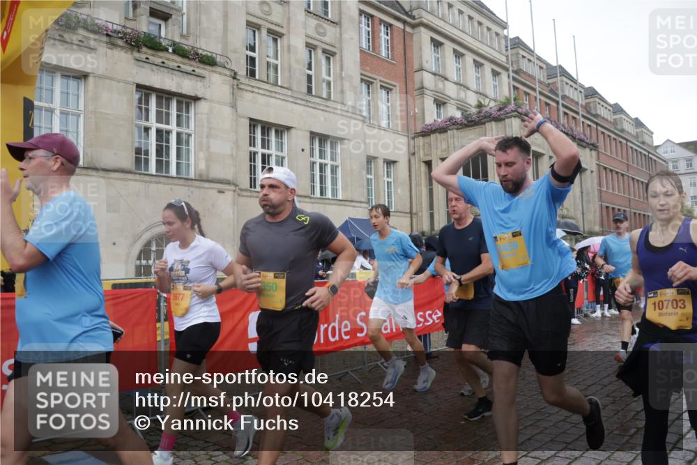 13.09.2026 - Kiel Lauf Yannick Fuchs http://msf.ph/oto/10418254 13.09.2026 10:50:22 Ziel 177, 213, 274, 576, 706, 707, 835, 1008, 1154, 1779, 1980, 3032, 3214, 3216, 3436, 3737, 3769, 3889, 4270, 4743, 5100, 5456, 6127, 6248, 6250, 7791, 7806, 8086, 8365, 8398, 8753, 8779, 8865, 8866, 8880, 9034, 9231, 9325, 9423, 9949, 10382, 11391, 11413, 11545, 11614, 12117, 12288, 124, 136, 253, 723, 1057, 1401, 1452, 2709, 2733, 2901, 3008, 3076, 3164, 3459, 4039, 4317, 4714, 4921, 5115, 5350, 5370, 5394, 5438, 5685, 5804, 6445, 6827, 6830, 6831, 8237, 8977 meine-sportfotos.de