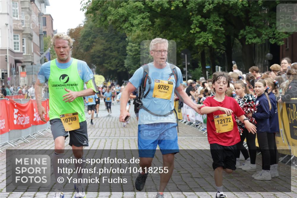 13.09.2026 - Kiel Lauf Yannick Fuchs http://msf.ph/oto/10418255 13.09.2026 09:39:40 Ziel 4090, 4862, 9351, 9444, 9782, 10303, 10769, 12172, 20, 1927, 3522, 4104, 5272, 5398, 5869, 7216, 7431, 8591, 8807, 12496, 12682, 12833, 2123, 2510, 4605, 6209, 8620, 9367, 10031, 11034, 20, 1702, 1927 meine-sportfotos.de