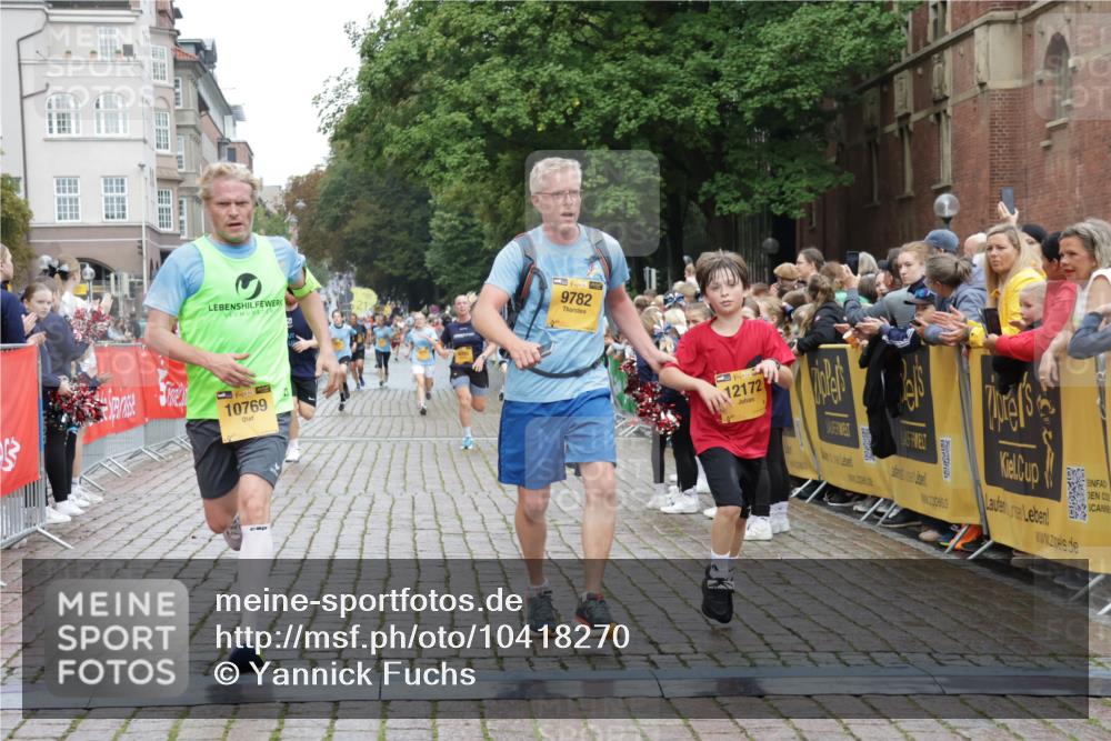 13.09.2026 - Kiel Lauf Yannick Fuchs http://msf.ph/oto/10418270 13.09.2026 09:39:41 Ziel 4090, 4862, 9351, 9444, 9782, 10303, 10769, 12172, 20, 3522, 4104, 5272, 5398, 5869, 7216, 7431, 8591, 8807, 12496, 12682, 12833, 2123, 2510, 4605, 6209, 8620, 9367, 10031, 11034, 20, 1702, 1927 meine-sportfotos.de