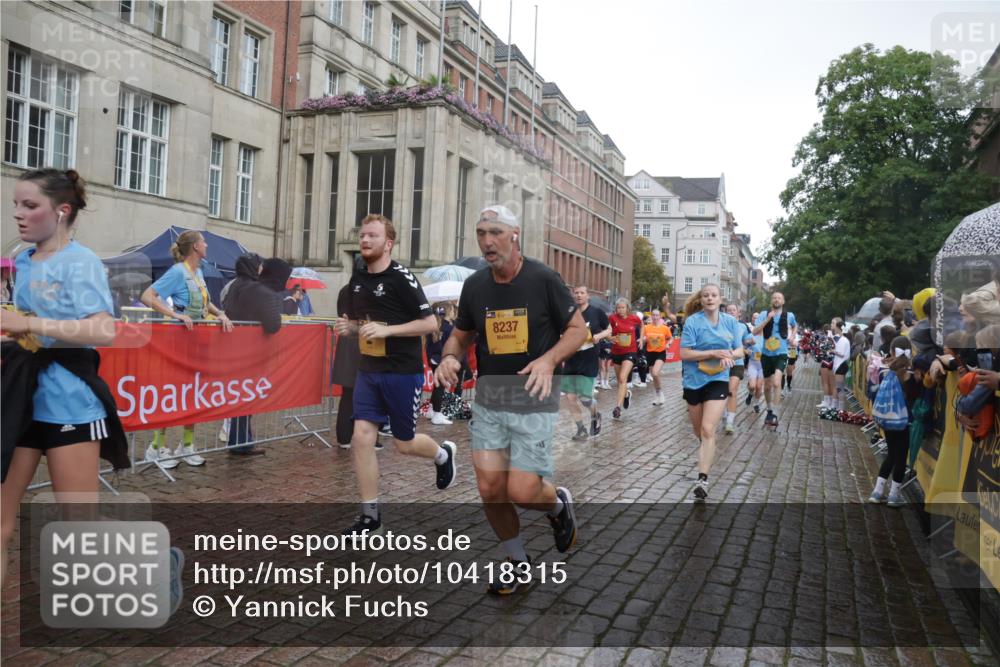 13.09.2026 - Kiel Lauf Yannick Fuchs http://msf.ph/oto/10418315 13.09.2026 10:50:25 Ziel 177, 213, 274, 576, 807, 835, 952, 1008, 1124, 1779, 1980, 3032, 3214, 3216, 3436, 3737, 3769, 3929, 4270, 4743, 4922, 5100, 5456, 6127, 6248, 6250, 6864, 7266, 7520, 7791, 8086, 8365, 8753, 8779, 8865, 8866, 8880, 9148, 9231, 9325, 9434, 10382, 10486, 11080, 11413, 11545, 11614, 12117, 12288, 124, 136, 253, 706, 707, 723, 1008, 1057, 1154, 1401, 1452, 2709, 2733, 2901, 3076, 3889, 4039, 4317, 4714, 4743, 4921, 5115, 5394, 5438, 5685, 5804, 6248, 6250, 6445, 6830, 6831, 8237 meine-sportfotos.de