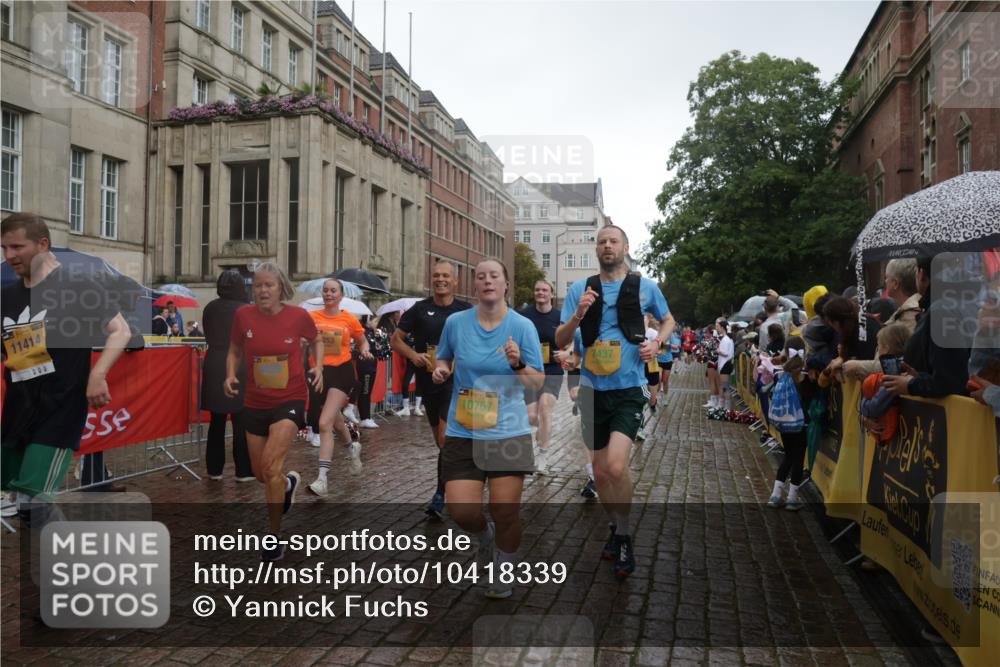 13.09.2026 - Kiel Lauf Yannick Fuchs http://msf.ph/oto/10418339 13.09.2026 10:50:28 Ziel 213, 274, 576, 807, 835, 952, 1124, 1779, 1904, 1980, 3032, 3214, 3216, 3436, 3737, 3769, 3929, 4270, 4922, 5100, 5456, 5549, 5800, 6127, 6666, 6864, 7266, 7520, 8086, 8131, 8365, 8753, 8779, 8865, 8866, 8880, 9148, 9231, 9325, 9433, 9434, 10382, 10486, 11080, 11413, 11614, 12117, 12288, 12429, 124, 136, 177, 253, 706, 707, 723, 1008, 1057, 1154, 1401, 1452, 2709, 2733, 2901, 3076, 3436, 3889, 4039, 4317, 4714, 4743, 4921, 5115, 5394, 5438, 5456, 5685, 5804, 6248, 6250, 6445 meine-sportfotos.de