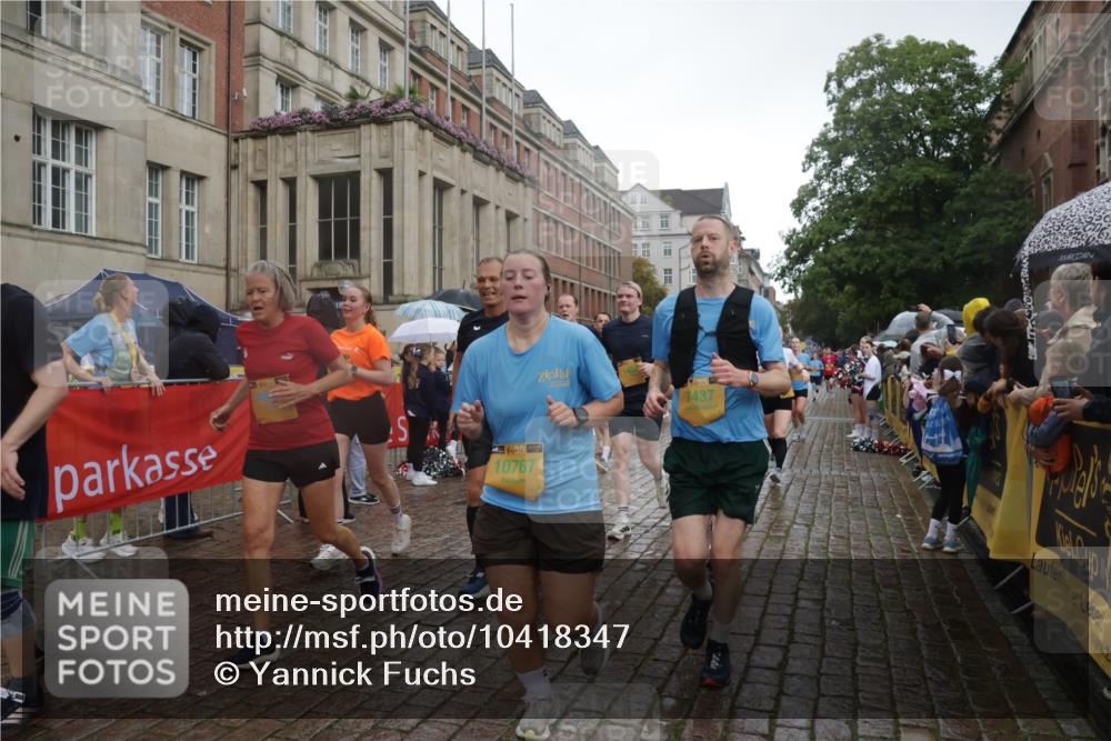 13.09.2026 - Kiel Lauf Yannick Fuchs http://msf.ph/oto/10418347 13.09.2026 10:50:28 Ziel 213, 274, 576, 807, 835, 952, 1124, 1779, 1904, 1980, 3032, 3214, 3216, 3436, 3737, 3769, 3929, 4270, 4922, 5100, 5456, 5549, 5800, 6127, 6666, 6864, 7266, 7520, 8086, 8131, 8365, 8753, 8779, 8865, 8866, 8880, 9148, 9231, 9325, 9433, 9434, 10382, 10486, 11080, 11413, 11614, 12117, 12288, 12429, 124, 136, 177, 253, 706, 707, 723, 1008, 1057, 1154, 1401, 1452, 2709, 2733, 2901, 3076, 3436, 3889, 4039, 4317, 4714, 4743, 4921, 5115, 5394, 5438, 5456, 5685, 5804, 6248, 6250, 6445 meine-sportfotos.de