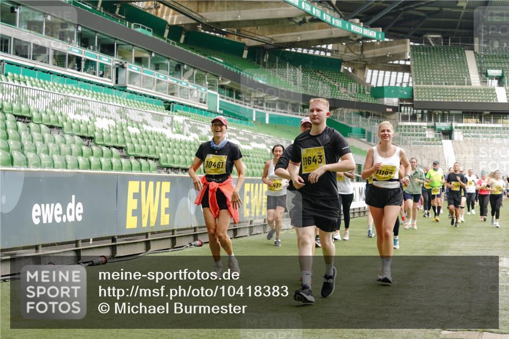 13.09.2026 - 21. swb-Marathon Bremen Michael Burmester http://msf.ph/oto/10418383 13.09.2026 10:43:08 Laufen im Stadion 10002, 10004, 10005, 10148, 10271, 10303, 10325, 10330, 10335, 10361, 10362, 10395, 10396, 10402, 10422, 10459, 10461, 10462, 10474, 10490, 10491, 10513, 10519, 10546, 10557, 10572, 10605, 10606, 10665, 10752, 10773, 10784, 10805, 10854, 10880, 10899, 10900, 10909, 10963, 10977, 11026, 11027, 11041, 11078, 11084, 11085, 11090, 11097, 11098, 11140, 11173, 11192, 11217, 11264, 11274, 11333, 11337, 11448, 11456, 11461, 11482 meine-sportfotos.de