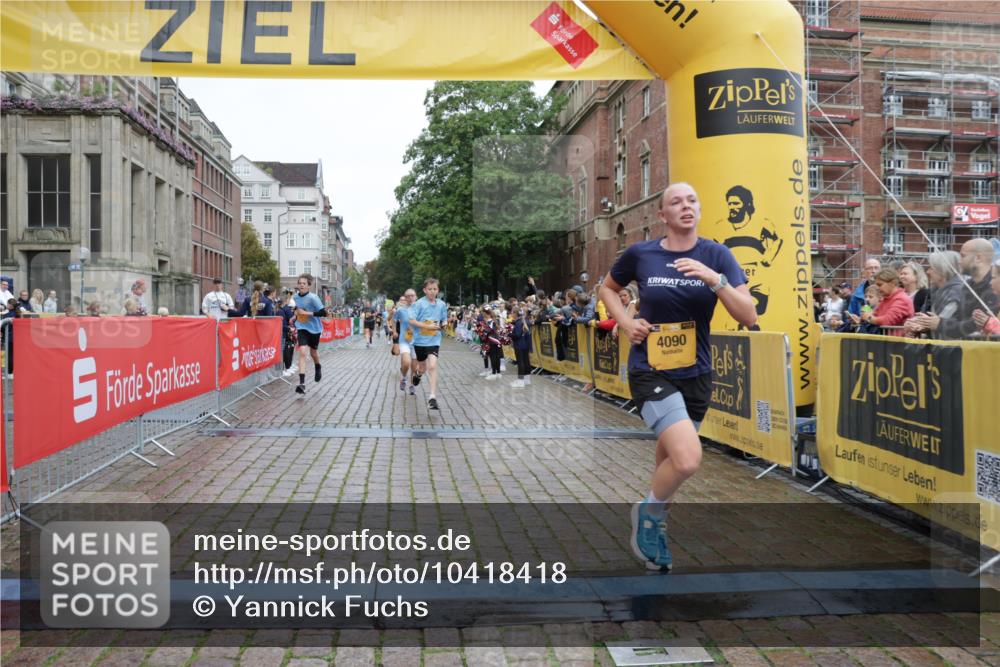13.09.2026 - Kiel Lauf Yannick Fuchs http://msf.ph/oto/10418418 13.09.2026 09:39:47 Ziel 2510, 4090, 4605, 4862, 8620, 9367, 9782, 10303, 10769, 12172, 3522, 4104, 5272, 5398, 5869, 7216, 7431, 8591, 8807, 9351, 9444, 12682, 12833, 1120, 2123, 3416, 5946, 6209, 10031, 11034, 20, 1927, 5869, 7431, 12496, 12682 meine-sportfotos.de