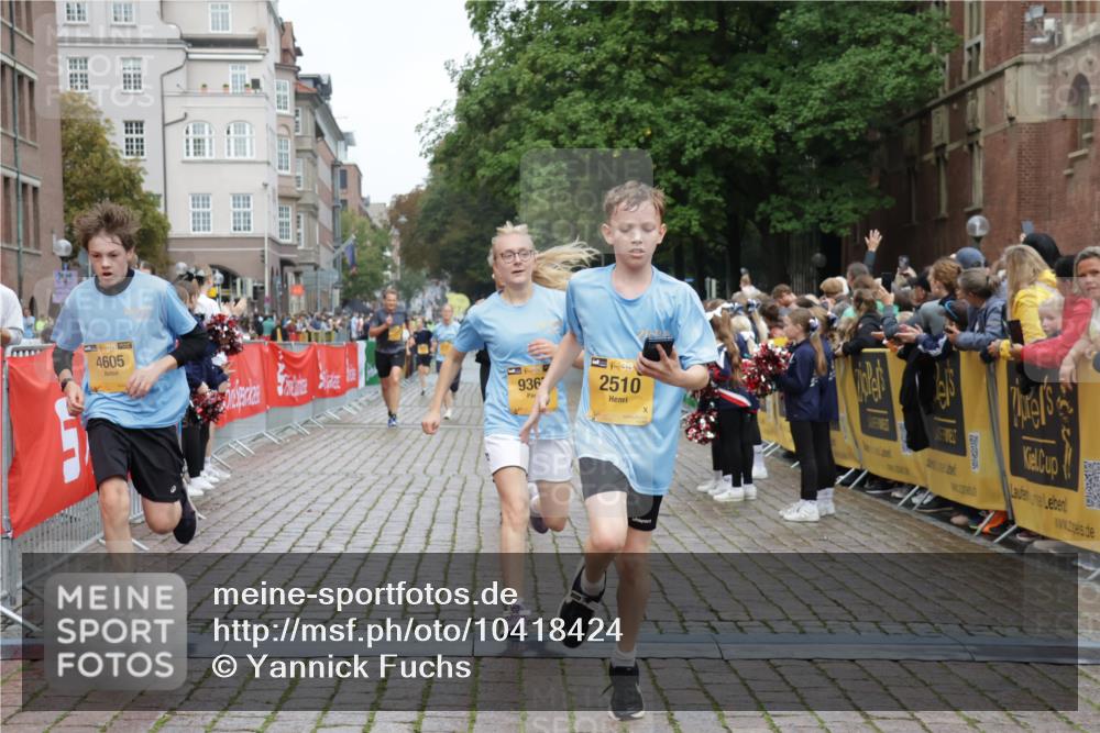 13.09.2026 - Kiel Lauf Yannick Fuchs http://msf.ph/oto/10418424 13.09.2026 09:39:48 Ziel 2510, 4090, 4605, 4862, 8620, 9367, 9782, 10031, 10303, 10769, 11034, 12172, 3522, 4104, 5272, 5398, 5869, 7216, 7431, 8591, 8807, 9351, 9444, 10303, 12682, 12833, 1120, 2123, 3416, 5081, 5946, 6209, 20, 5272, 5398, 5869, 7431, 12496, 12682 meine-sportfotos.de