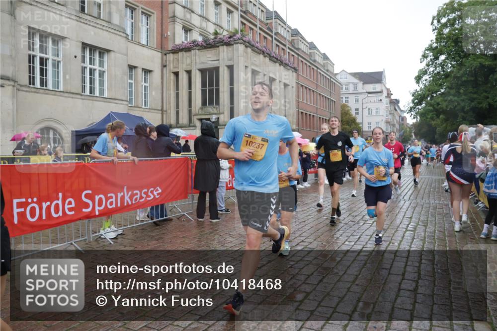 13.09.2026 - Kiel Lauf Yannick Fuchs http://msf.ph/oto/10418468 13.09.2026 10:50:35 Ziel 395, 576, 807, 952, 1124, 1737, 1904, 1921, 2521, 2530, 3032, 3737, 3769, 3929, 4875, 4922, 5100, 5549, 5800, 6666, 6864, 7229, 7266, 7520, 8086, 8131, 8365, 8768, 9013, 9148, 9433, 9434, 10192, 10391, 10486, 11080, 12092, 12429, 12602, 124, 177, 213, 274, 706, 707, 723, 835, 1008, 1057, 1154, 1401, 1779, 1980, 2709, 2901, 3214, 3216, 3436, 3737, 3769, 3889, 4270, 4317, 4714, 4743, 5394, 5438, 5456, 5804, 6127, 6248, 6250, 6445 meine-sportfotos.de