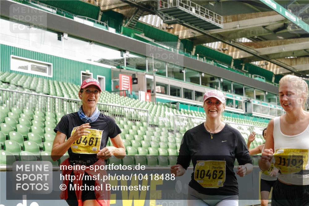 13.09.2026 - 21. swb-Marathon Bremen Michael Burmester http://msf.ph/oto/10418488 13.09.2026 10:43:11 Laufen im Stadion 10002, 10004, 10005, 10148, 10271, 10303, 10325, 10330, 10335, 10361, 10362, 10395, 10396, 10402, 10459, 10462, 10474, 10490, 10491, 10513, 10519, 10546, 10557, 10572, 10605, 10606, 10665, 10752, 10756, 10773, 10784, 10805, 10854, 10880, 10882, 10899, 10900, 10909, 10963, 10977, 11026, 11027, 11041, 11078, 11084, 11085, 11090, 11097, 11098, 11140, 11173, 11192, 11217, 11264, 11274, 11333, 11337, 11448, 11456, 11461, 11482 meine-sportfotos.de