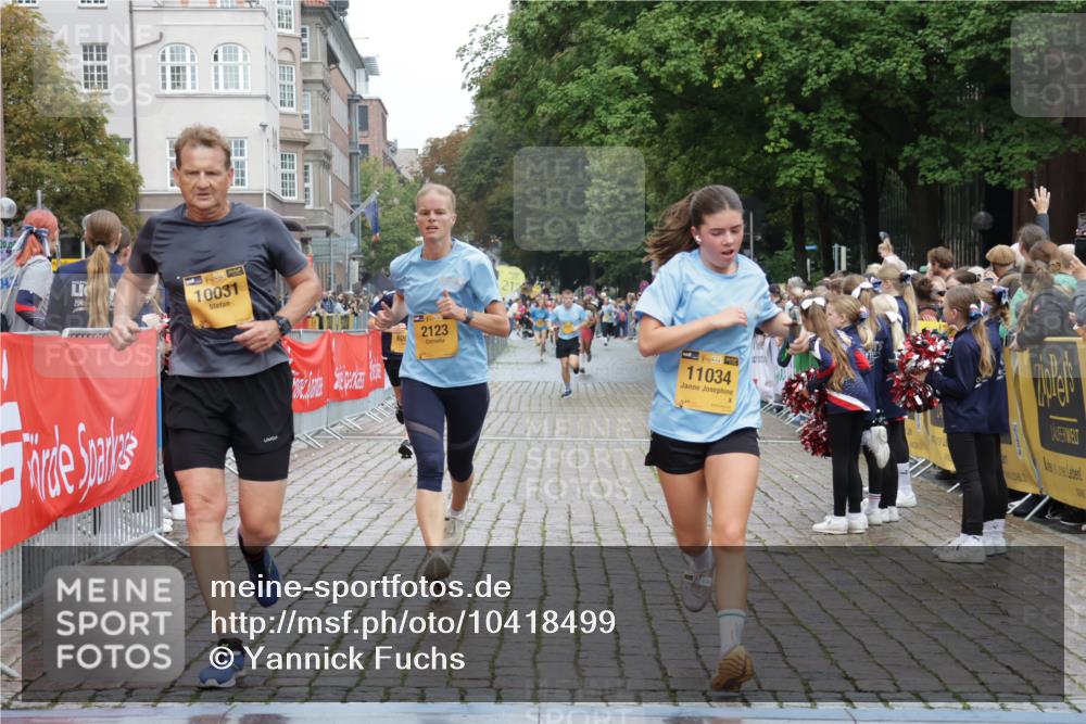 13.09.2026 - Kiel Lauf Yannick Fuchs http://msf.ph/oto/10418499 13.09.2026 09:39:54 Ziel 2123, 2510, 4090, 4605, 6209, 8620, 9367, 10031, 11034, 3522, 4104, 4862, 7216, 8591, 8807, 9351, 9444, 9782, 10303, 10769, 12172, 1120, 2546, 3416, 5081, 5946, 10413, 10825, 11410, 12715, 5272, 5398, 5869, 7216, 7431, 12682, 12833 meine-sportfotos.de