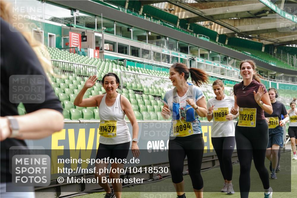 13.09.2026 - 21. swb-Marathon Bremen Michael Burmester http://msf.ph/oto/10418530 13.09.2026 10:43:13 Laufen im Stadion 10002, 10004, 10005, 10148, 10271, 10303, 10325, 10330, 10335, 10361, 10362, 10395, 10396, 10402, 10459, 10474, 10490, 10491, 10513, 10519, 10546, 10557, 10572, 10605, 10606, 10665, 10752, 10756, 10773, 10784, 10805, 10854, 10880, 10882, 10899, 10900, 10909, 10963, 10977, 10997, 11026, 11027, 11041, 11078, 11084, 11085, 11090, 11097, 11098, 11140, 11173, 11192, 11217, 11264, 11274, 11333, 11337, 11448, 11456, 11461, 11482 meine-sportfotos.de
