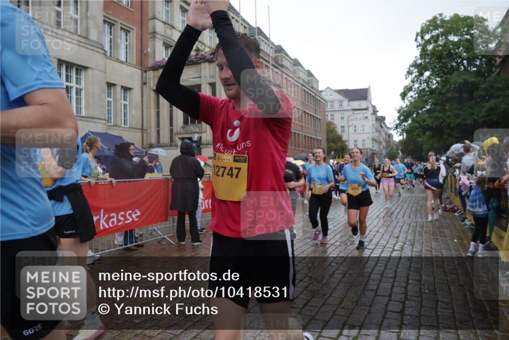 13.09.2026 - Kiel Lauf Yannick Fuchs http://msf.ph/oto/10418531 13.09.2026 10:50:39 Ziel 395, 952, 1124, 1737, 1904, 1921, 2521, 2530, 3295, 4279, 4875, 4922, 5426, 5430, 5549, 5800, 6666, 6864, 7224, 7229, 7266, 7520, 8105, 8131, 8768, 9013, 9148, 9433, 9434, 9599, 10192, 10198, 10391, 10486, 10968, 11080, 11684, 11960, 12092, 12262, 12429, 12602, 124, 177, 213, 274, 576, 706, 707, 723, 807, 835, 1008, 1057, 1124, 1154, 1779, 1980, 2709, 3032, 3214, 3216, 3436, 3737, 3769, 3889, 3929, 4270, 4714, 4743, 4922, 5100, 5394, 5456, 5804, 6127, 6248, 6250, 6445, 7520 meine-sportfotos.de