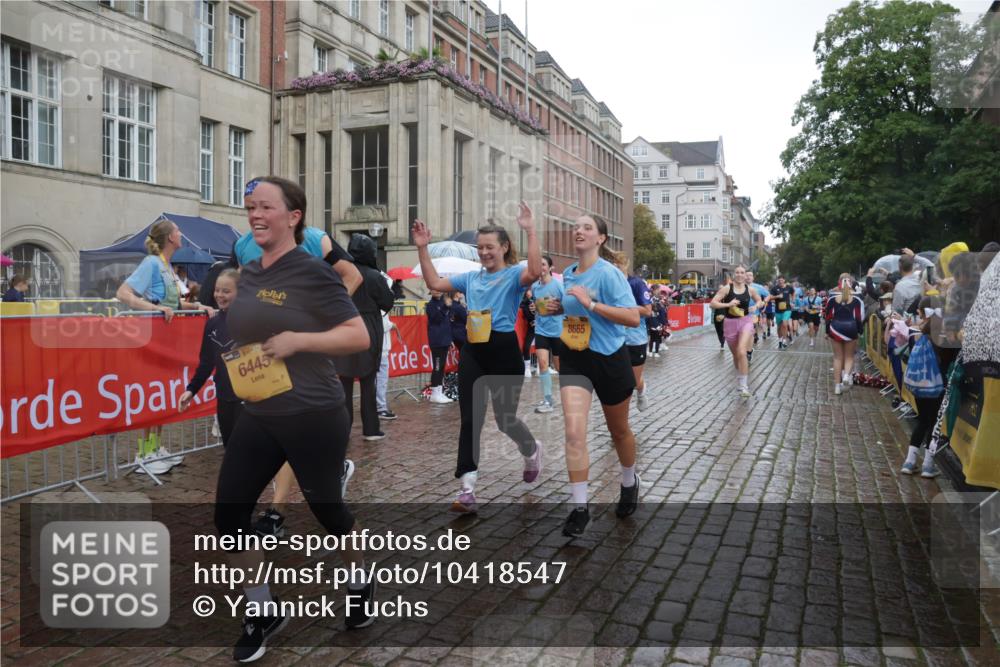 13.09.2026 - Kiel Lauf Yannick Fuchs http://msf.ph/oto/10418547 13.09.2026 10:50:40 Ziel 395, 952, 1737, 1904, 1921, 2521, 2530, 3238, 3295, 4279, 4875, 5426, 5430, 5549, 5800, 6666, 6864, 7224, 7229, 7266, 8105, 8131, 8768, 8848, 9013, 9433, 9599, 10028, 10029, 10192, 10198, 10391, 10486, 10968, 11684, 11960, 12092, 12262, 12429, 12602, 124, 177, 213, 274, 576, 706, 707, 723, 807, 835, 952, 1008, 1124, 1154, 1779, 1980, 2709, 3032, 3214, 3216, 3436, 3737, 3769, 3889, 3929, 4270, 4714, 4743, 4922, 5100, 5394, 5456, 5804, 6127, 6248, 6250, 6445, 6864, 7266, 7520 meine-sportfotos.de