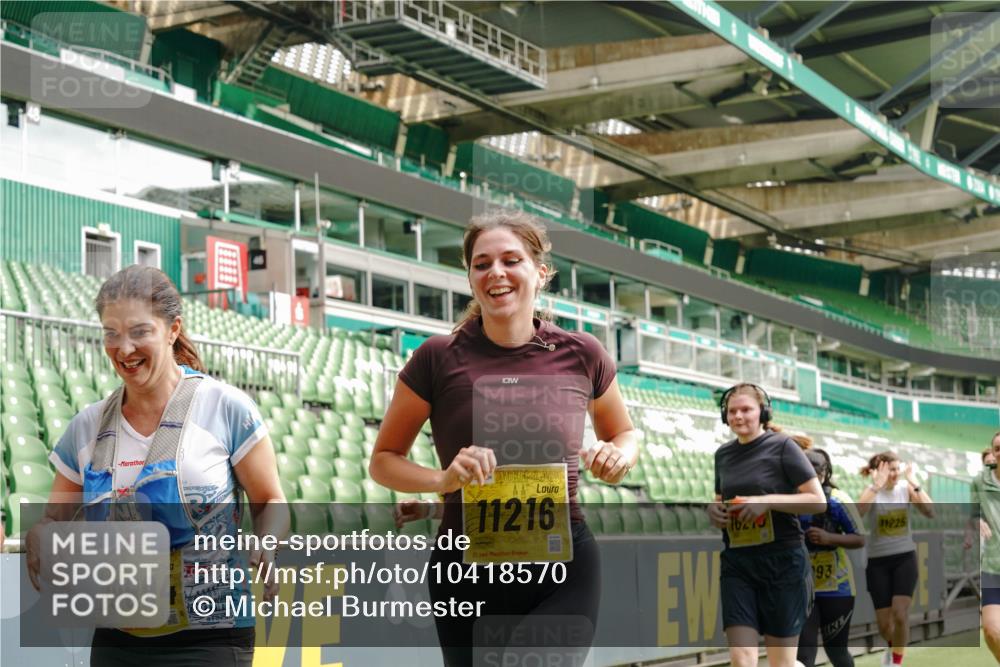 13.09.2026 - 21. swb-Marathon Bremen Michael Burmester http://msf.ph/oto/10418570 13.09.2026 10:43:14 Laufen im Stadion 10002, 10004, 10005, 10148, 10271, 10303, 10325, 10330, 10335, 10361, 10362, 10395, 10396, 10402, 10459, 10474, 10490, 10491, 10513, 10519, 10546, 10557, 10572, 10605, 10606, 10665, 10752, 10756, 10773, 10779, 10784, 10805, 10854, 10880, 10882, 10899, 10900, 10909, 10963, 10977, 10997, 11026, 11027, 11041, 11078, 11084, 11085, 11090, 11097, 11098, 11140, 11173, 11192, 11217, 11264, 11274, 11333, 11337, 11448, 11456, 11461, 11482 meine-sportfotos.de
