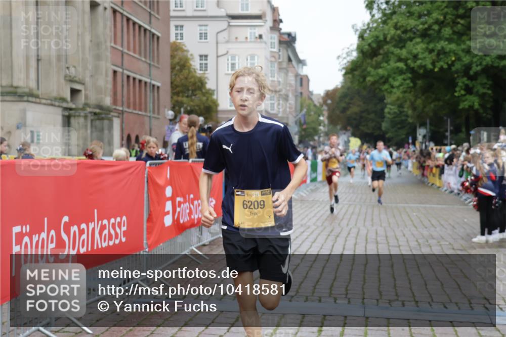 13.09.2026 - Kiel Lauf Yannick Fuchs http://msf.ph/oto/10418581 13.09.2026 09:39:58 Ziel 2123, 3416, 5946, 6209, 8620, 10031, 11034, 2510, 3522, 4090, 4104, 4605, 4862, 8591, 8807, 9351, 9367, 9444, 9782, 10303, 10769, 12172, 1120, 2546, 3724, 5081, 9734, 10413, 10418, 10825, 11410, 12715, 3522, 5272, 5398, 7216, 8591, 12833 meine-sportfotos.de