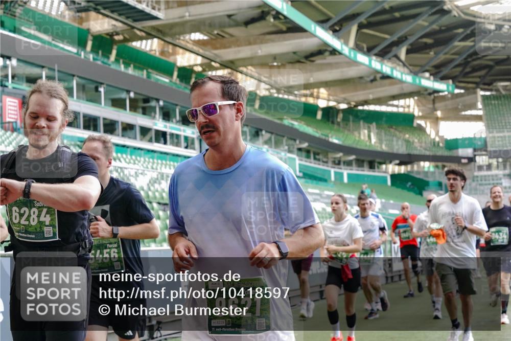13.09.2026 - 21. swb-Marathon Bremen Michael Burmester http://msf.ph/oto/10418597 13.09.2026 13:20:38 Laufen im Stadion 333, 423, 464, 512, 620, 704, 782, 938, 1066, 1129, 1156, 1158, 1177, 1316, 1409, 1439, 1446, 1676, 1697, 1756, 1808, 1815, 1846, 1916, 2010, 2028, 2064, 2139, 2201, 2240, 2258, 2278, 2315, 2349, 2394, 2395, 2414, 2417, 2437, 2501, 2519, 2533, 2551, 2588, 2626, 2689, 2694, 2695, 2702, 2703, 2722, 2736, 2756, 2793, 2843, 2886, 2954, 3004, 3010, 3017, 3018, 3031, 3035, 3036, 3037, 3059, 3070, 3074, 3102, 3116, 3139, 3144, 3243, 3263, 3264, 3310, 3315 meine-sportfotos.de