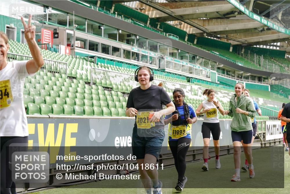 13.09.2026 - 21. swb-Marathon Bremen Michael Burmester http://msf.ph/oto/10418611 13.09.2026 10:43:15 Laufen im Stadion 10002, 10004, 10005, 10148, 10271, 10303, 10325, 10330, 10335, 10361, 10362, 10395, 10396, 10402, 10459, 10474, 10490, 10491, 10513, 10519, 10546, 10557, 10572, 10605, 10606, 10665, 10752, 10756, 10773, 10779, 10784, 10805, 10854, 10880, 10882, 10899, 10900, 10909, 10963, 10977, 10997, 11026, 11027, 11041, 11078, 11084, 11085, 11090, 11097, 11098, 11140, 11173, 11192, 11217, 11264, 11274, 11333, 11337, 11448, 11456, 11461, 11482 meine-sportfotos.de