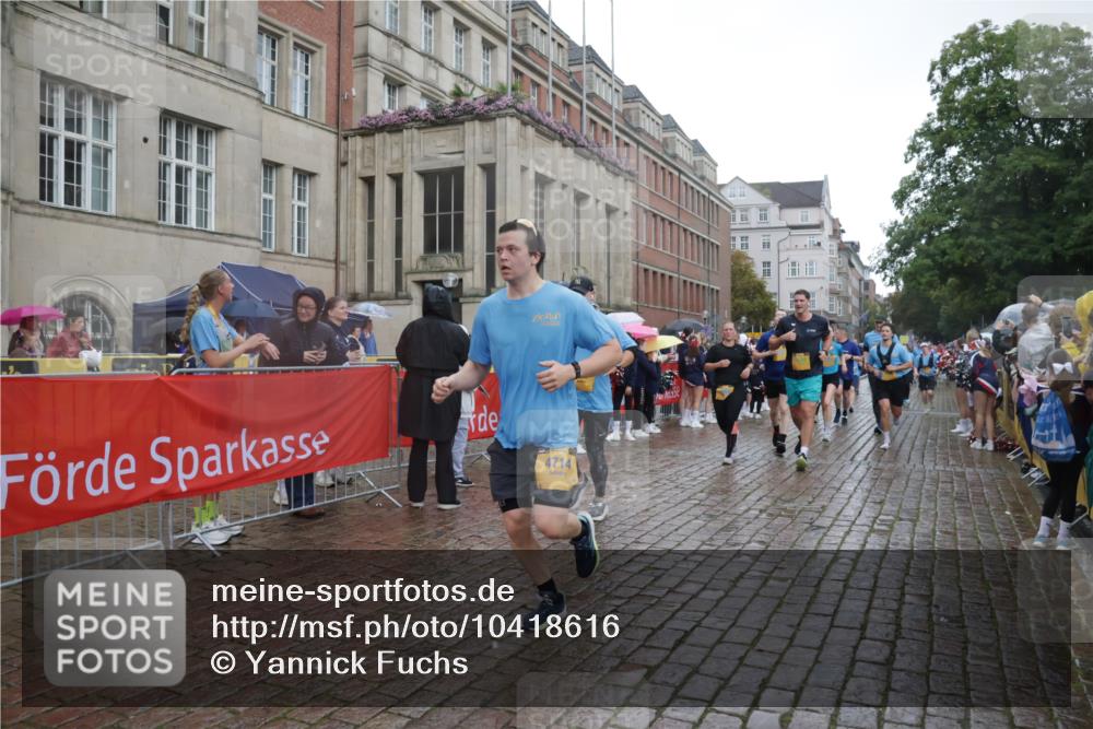 13.09.2026 - Kiel Lauf Yannick Fuchs http://msf.ph/oto/10418616 13.09.2026 10:50:43 Ziel 395, 715, 1737, 1904, 1921, 2029, 2521, 2530, 2578, 3238, 3295, 4279, 4875, 5426, 5430, 5800, 7224, 7229, 8105, 8768, 8848, 9013, 9599, 10028, 10029, 10192, 10198, 10391, 10968, 11684, 11960, 12092, 12262, 12602, 124, 177, 213, 274, 576, 706, 707, 807, 835, 952, 1008, 1124, 1154, 1779, 1904, 1980, 2709, 3032, 3214, 3216, 3436, 3737, 3769, 3889, 3929, 4270, 4714, 4743, 4922, 5100, 5394, 5456, 5549, 5800, 6127, 6248, 6250, 6666, 6864, 7266, 7520, 8131 meine-sportfotos.de