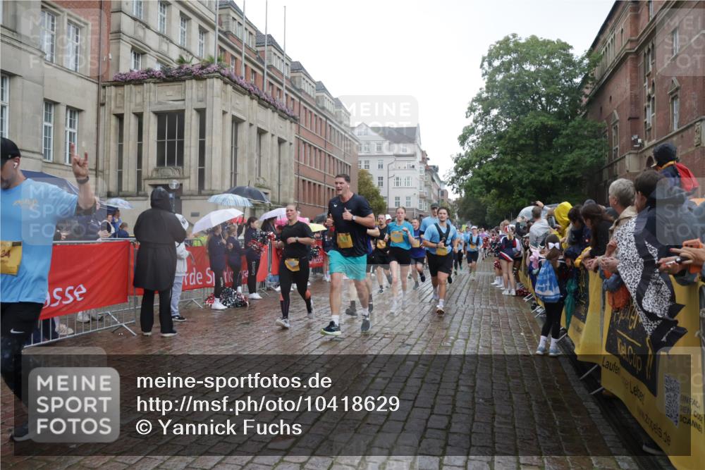 13.09.2026 - Kiel Lauf Yannick Fuchs http://msf.ph/oto/10418629 13.09.2026 10:50:44 Ziel 395, 715, 1737, 1921, 2029, 2521, 2530, 2578, 3238, 3295, 4279, 4875, 5426, 5430, 7224, 7229, 7314, 8105, 8768, 8848, 9013, 9508, 9599, 9798, 10028, 10029, 10192, 10198, 10391, 10968, 11684, 11960, 12092, 12262, 12602, 124, 177, 213, 274, 576, 706, 707, 807, 835, 952, 1008, 1124, 1154, 1779, 1904, 1980, 3032, 3214, 3216, 3436, 3737, 3769, 3889, 3929, 4270, 4714, 4743, 4922, 5100, 5394, 5456, 5549, 5800, 6127, 6248, 6250, 6666, 6864, 7266, 7520, 8131 meine-sportfotos.de