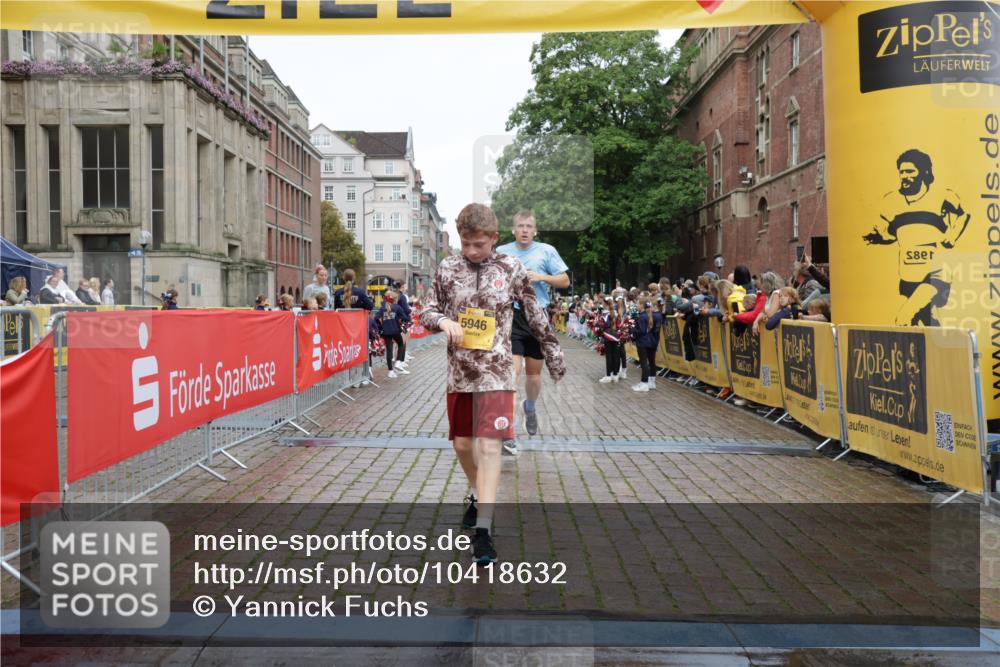13.09.2026 - Kiel Lauf Yannick Fuchs http://msf.ph/oto/10418632 13.09.2026 09:40:04 Ziel 1120, 2123, 3416, 5081, 5946, 6209, 12715, 2123, 2510, 4090, 4605, 4862, 8620, 9351, 9367, 9444, 9782, 10031, 10303, 10769, 11034, 12172, 2284, 2546, 3724, 4987, 9734, 10413, 10418, 10825, 10971, 11410, 3522, 4104, 8591, 8807 meine-sportfotos.de