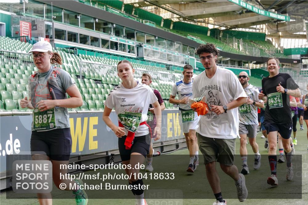 13.09.2026 - 21. swb-Marathon Bremen Michael Burmester http://msf.ph/oto/10418633 13.09.2026 13:20:40 Laufen im Stadion 333, 423, 464, 512, 620, 704, 782, 938, 1066, 1129, 1156, 1158, 1177, 1316, 1409, 1439, 1446, 1676, 1697, 1756, 1808, 1815, 1846, 1916, 2010, 2028, 2064, 2139, 2201, 2240, 2258, 2278, 2315, 2349, 2394, 2395, 2414, 2417, 2437, 2501, 2519, 2533, 2551, 2588, 2626, 2689, 2694, 2695, 2702, 2703, 2722, 2736, 2756, 2793, 2828, 2843, 2886, 2954, 3004, 3010, 3017, 3018, 3031, 3035, 3036, 3037, 3059, 3070, 3074, 3102, 3116, 3139, 3144, 3243, 3263, 3264, 3310, 3315 meine-sportfotos.de