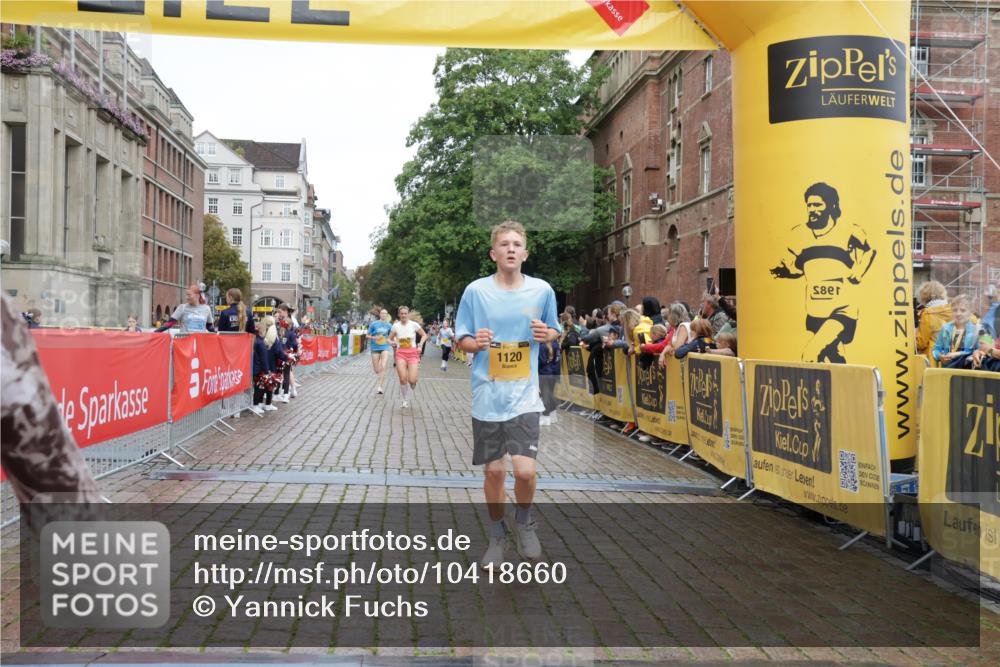 13.09.2026 - Kiel Lauf Yannick Fuchs http://msf.ph/oto/10418660 13.09.2026 09:40:07 Ziel 1120, 2546, 3416, 5081, 5946, 12715, 2123, 2510, 4090, 4605, 4862, 6209, 8620, 9351, 9367, 9444, 9782, 10031, 10303, 10769, 11034, 12172, 2284, 2695, 3694, 3724, 4987, 9734, 10413, 10418, 10825, 10971, 11410, 3522, 4104, 8591, 8807, 9351, 9444 meine-sportfotos.de