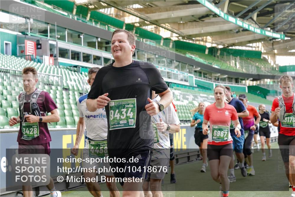 13.09.2026 - 21. swb-Marathon Bremen Michael Burmester http://msf.ph/oto/10418676 13.09.2026 13:20:42 Laufen im Stadion 333, 423, 464, 512, 620, 704, 782, 938, 1066, 1129, 1156, 1158, 1177, 1316, 1409, 1439, 1446, 1676, 1697, 1756, 1808, 1815, 1846, 1916, 2010, 2028, 2064, 2139, 2201, 2240, 2258, 2278, 2315, 2349, 2394, 2395, 2414, 2417, 2437, 2501, 2519, 2533, 2551, 2588, 2626, 2689, 2694, 2695, 2702, 2703, 2722, 2736, 2756, 2793, 2828, 2886, 2954, 3004, 3010, 3017, 3018, 3035, 3036, 3037, 3059, 3070, 3074, 3102, 3116, 3139, 3144, 3243, 3263, 3264, 3310, 3315 meine-sportfotos.de