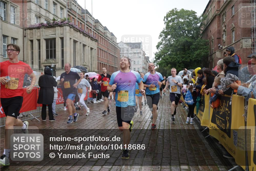 13.09.2026 - Kiel Lauf Yannick Fuchs http://msf.ph/oto/10418686 13.09.2026 10:50:52 Ziel 715, 2029, 2578, 2772, 3238, 3295, 4279, 4354, 5426, 5430, 5992, 7224, 7314, 8105, 8215, 8848, 9092, 9508, 9599, 9689, 9798, 10028, 10029, 10198, 11454, 11960, 12608, 177, 213, 274, 395, 576, 807, 835, 952, 1124, 1737, 1779, 1904, 1921, 1980, 2521, 2530, 3032, 3214, 3216, 3436, 3737, 3769, 3929, 4270, 4875, 4922, 5100, 5426, 5430, 5456, 5549, 5800, 6127, 6666, 6864, 7229, 7266, 7520, 8105, 8131, 8768, 9599, 10192, 10198, 10391, 10968, 11684, 12092, 12262, 3214, 3216, 3436 meine-sportfotos.de
