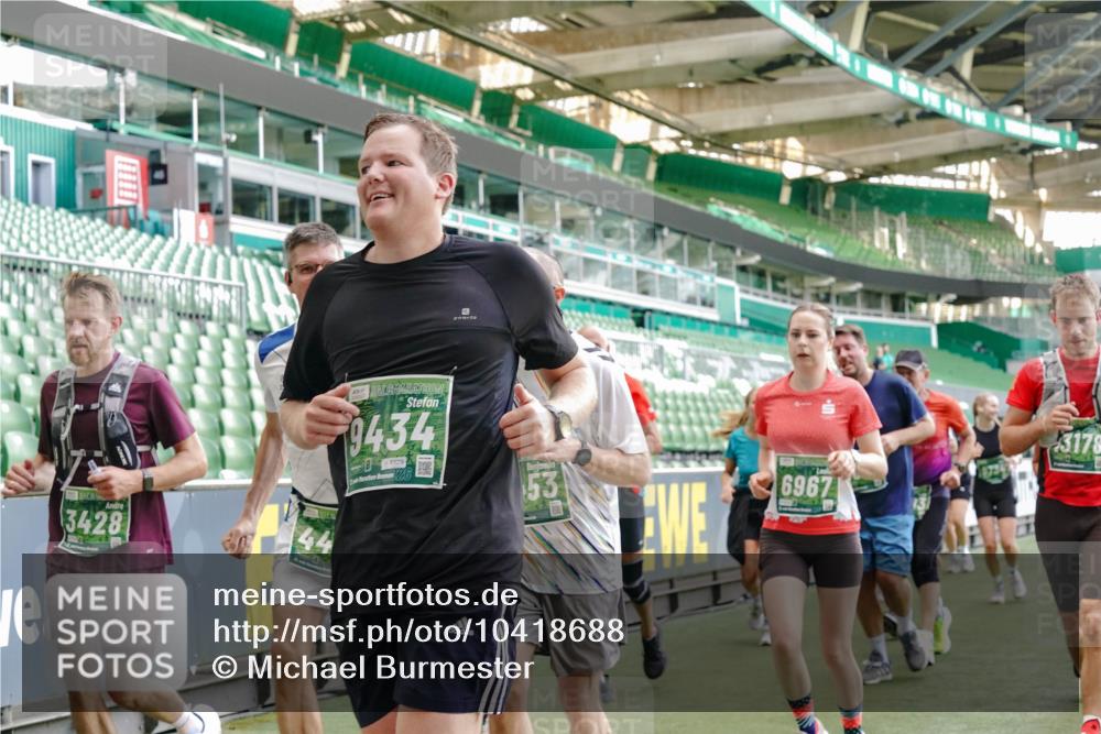 13.09.2026 - 21. swb-Marathon Bremen Michael Burmester http://msf.ph/oto/10418688 13.09.2026 13:20:42 Laufen im Stadion 333, 423, 464, 512, 620, 704, 782, 938, 1066, 1129, 1156, 1158, 1177, 1316, 1409, 1439, 1446, 1676, 1697, 1756, 1808, 1815, 1846, 1916, 2010, 2028, 2064, 2139, 2201, 2240, 2258, 2278, 2315, 2349, 2394, 2395, 2414, 2417, 2437, 2501, 2519, 2533, 2551, 2588, 2626, 2689, 2694, 2695, 2702, 2703, 2722, 2736, 2756, 2793, 2828, 2886, 2954, 3004, 3010, 3017, 3018, 3035, 3036, 3037, 3059, 3070, 3074, 3102, 3116, 3139, 3144, 3243, 3263, 3264, 3310, 3315 meine-sportfotos.de