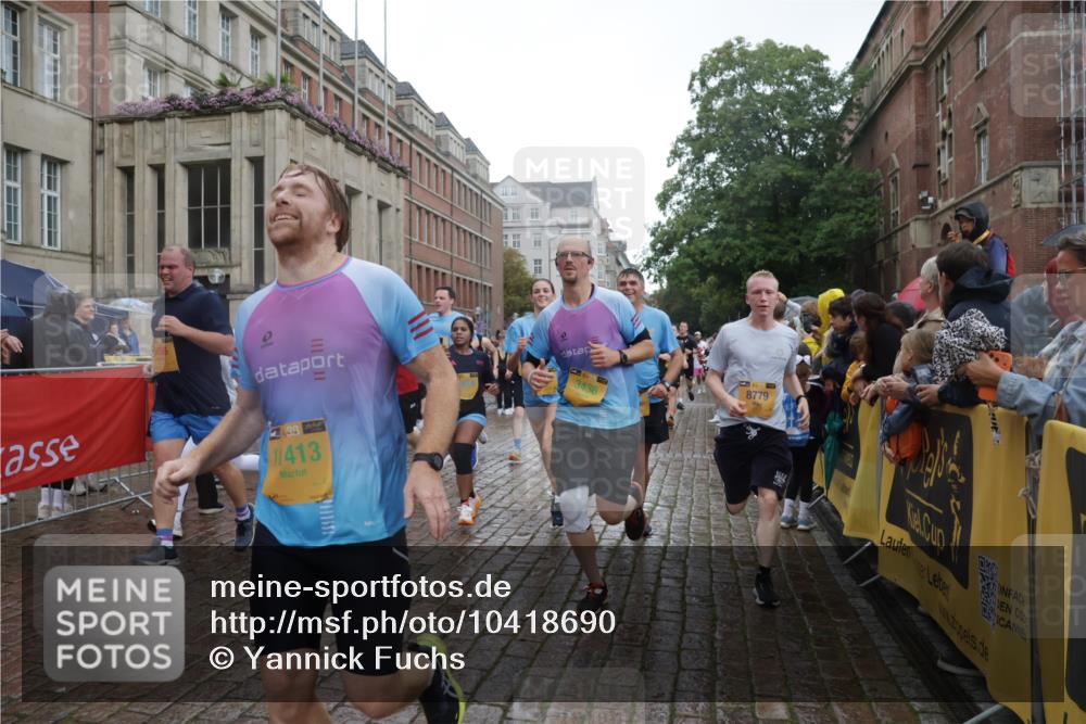 13.09.2026 - Kiel Lauf Yannick Fuchs http://msf.ph/oto/10418690 13.09.2026 10:50:52 Ziel 715, 2029, 2578, 2772, 3238, 3295, 4279, 4354, 5426, 5430, 5992, 7224, 7314, 8105, 8215, 8848, 9092, 9508, 9599, 9689, 9798, 10028, 10029, 10198, 11454, 11960, 12608, 177, 213, 274, 395, 576, 807, 835, 952, 1124, 1737, 1779, 1904, 1921, 1980, 2521, 2530, 3032, 3214, 3216, 3436, 3737, 3769, 3929, 4270, 4875, 4922, 5100, 5426, 5430, 5456, 5549, 5800, 6127, 6666, 6864, 7229, 7266, 7520, 8105, 8131, 8768, 9599, 10192, 10198, 10391, 10968, 11684, 12092, 12262, 3214, 3216, 3436 meine-sportfotos.de