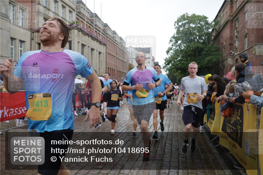 13.09.2026 - Kiel Lauf Yannick Fuchs http://msf.ph/oto/10418695 13.09.2026 10:50:52 Ziel 715, 2029, 2578, 2772, 3238, 3295, 4279, 4354, 5426, 5430, 5992, 7224, 7314, 8105, 8215, 8848, 9092, 9508, 9599, 9689, 9798, 10028, 10029, 10198, 11454, 11960, 12608, 177, 213, 274, 395, 576, 807, 835, 952, 1124, 1737, 1779, 1904, 1921, 1980, 2521, 2530, 3032, 3214, 3216, 3436, 3737, 3769, 3929, 4270, 4875, 4922, 5100, 5426, 5430, 5456, 5549, 5800, 6127, 6666, 6864, 7229, 7266, 7520, 8105, 8131, 8768, 9599, 10192, 10198, 10391, 10968, 11684, 12092, 12262, 3214, 3216, 3436 meine-sportfotos.de
