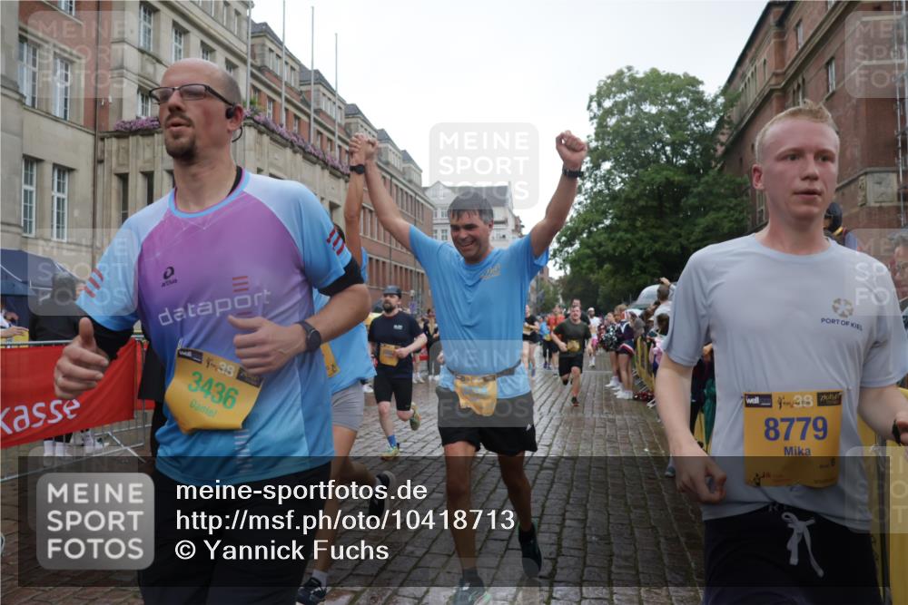 13.09.2026 - Kiel Lauf Yannick Fuchs http://msf.ph/oto/10418713 13.09.2026 10:50:53 Ziel 715, 2029, 2578, 2772, 3238, 3295, 4279, 4354, 5992, 6557, 7013, 7224, 7314, 8215, 8848, 9092, 9508, 9689, 9798, 10028, 10029, 11454, 11960, 12608, 213, 274, 395, 576, 807, 835, 952, 1124, 1737, 1779, 1904, 1921, 1980, 2521, 2530, 3032, 3214, 3216, 3295, 3436, 3737, 3769, 3929, 4270, 4279, 4875, 4922, 5100, 5426, 5430, 5456, 5549, 5800, 6127, 6666, 6864, 7224, 7229, 7266, 7520, 8105, 8131, 8768, 9599, 10192, 10198, 10391, 10968, 11684, 11960, 12092, 12262, 3214, 3216, 3436 meine-sportfotos.de