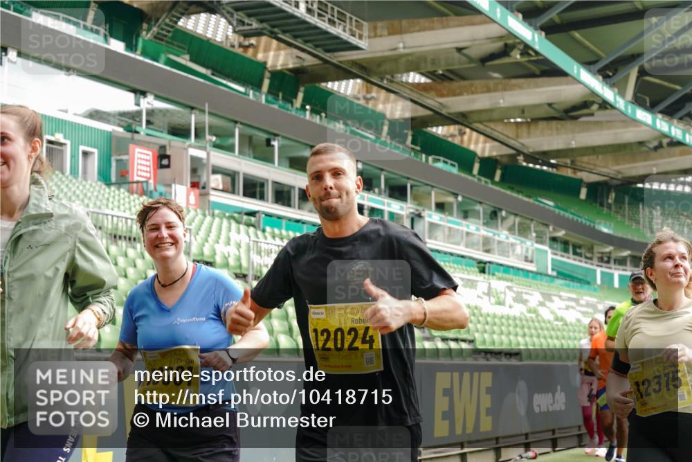 13.09.2026 - 21. swb-Marathon Bremen Michael Burmester http://msf.ph/oto/10418715 13.09.2026 10:43:18 Laufen im Stadion 10002, 10004, 10005, 10148, 10271, 10303, 10325, 10330, 10335, 10361, 10362, 10395, 10396, 10402, 10459, 10474, 10490, 10491, 10513, 10519, 10546, 10557, 10572, 10605, 10606, 10665, 10752, 10756, 10773, 10779, 10784, 10805, 10854, 10880, 10882, 10899, 10900, 10909, 10963, 10977, 10997, 11026, 11027, 11041, 11078, 11084, 11085, 11090, 11097, 11098, 11140, 11173, 11192, 11217, 11264, 11274, 11333, 11337, 11448, 11456, 11461, 11482 meine-sportfotos.de