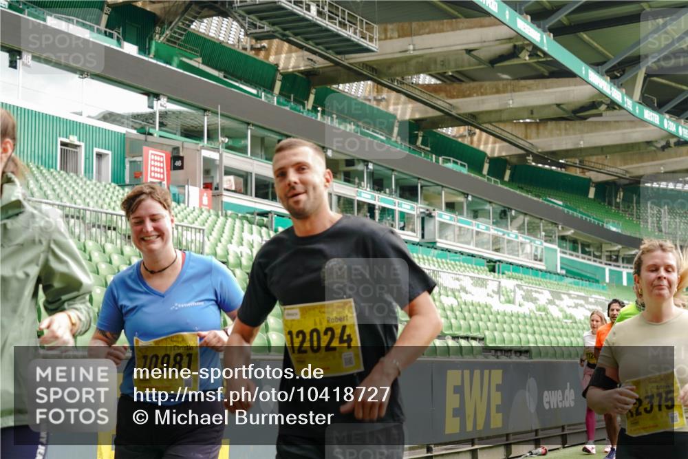 13.09.2026 - 21. swb-Marathon Bremen Michael Burmester http://msf.ph/oto/10418727 13.09.2026 10:43:18 Laufen im Stadion 10002, 10004, 10005, 10148, 10271, 10303, 10325, 10330, 10335, 10361, 10362, 10395, 10396, 10402, 10459, 10474, 10490, 10491, 10513, 10519, 10546, 10557, 10572, 10605, 10606, 10665, 10752, 10756, 10773, 10779, 10784, 10805, 10854, 10880, 10882, 10899, 10900, 10909, 10963, 10977, 10997, 11026, 11027, 11041, 11078, 11084, 11085, 11090, 11097, 11098, 11140, 11173, 11192, 11217, 11264, 11274, 11333, 11337, 11448, 11456, 11461, 11482 meine-sportfotos.de