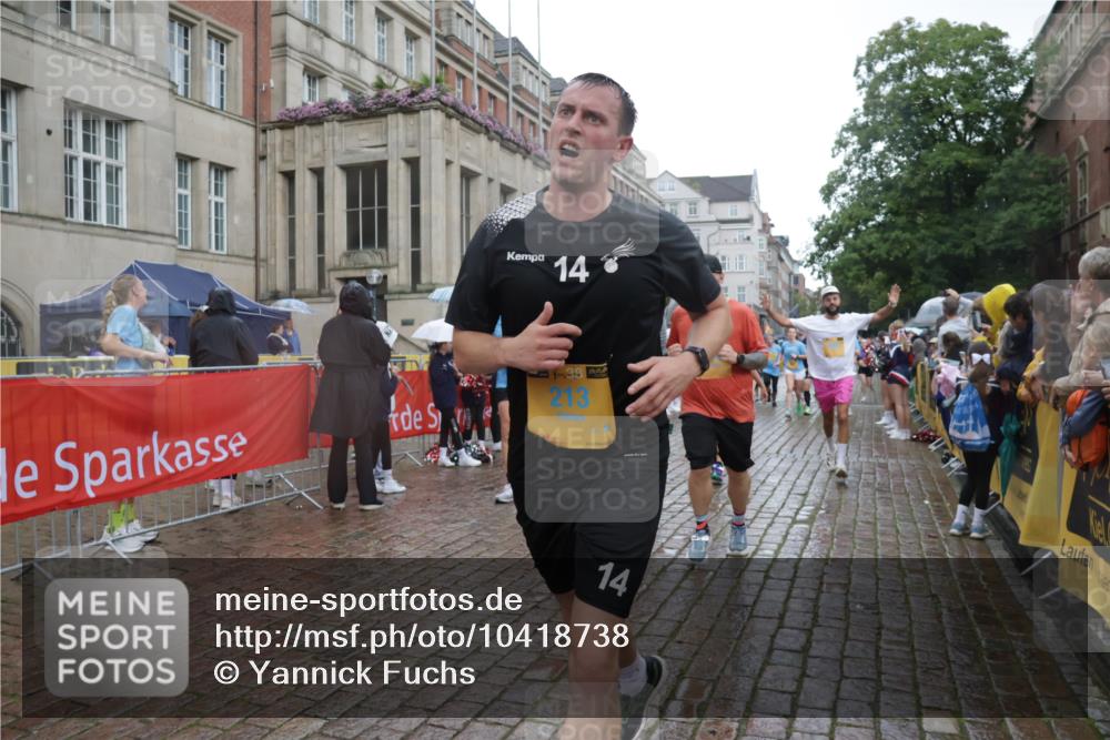 13.09.2026 - Kiel Lauf Yannick Fuchs http://msf.ph/oto/10418738 13.09.2026 10:50:57 Ziel 1442, 2029, 2578, 2772, 4106, 4354, 5992, 6557, 7013, 7314, 7469, 8215, 9092, 9508, 9689, 9798, 11454, 12608, 213, 274, 395, 576, 715, 807, 835, 952, 1124, 1737, 1779, 1904, 1921, 1980, 2029, 2521, 2530, 3032, 3238, 3295, 3737, 3769, 3929, 4279, 4875, 4922, 5100, 5426, 5430, 5549, 5800, 6127, 6666, 6864, 7224, 7229, 7266, 7520, 8105, 8131, 8768, 8848, 9599, 10028, 10029, 10192, 10198, 10391, 10968, 11684, 11960, 12092, 12262, 238, 251, 3214, 3216, 3436 meine-sportfotos.de