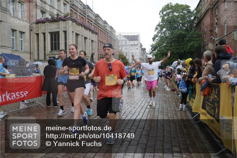 13.09.2026 - Kiel Lauf Yannick Fuchs http://msf.ph/oto/10418749 13.09.2026 10:50:58 Ziel 1442, 2578, 2772, 4106, 4273, 4354, 5992, 6557, 7013, 7314, 7469, 8215, 9092, 9508, 9689, 9798, 11454, 12608, 213, 274, 395, 576, 715, 807, 952, 1124, 1737, 1904, 1921, 1980, 2029, 2521, 2530, 2578, 3032, 3238, 3295, 3737, 3769, 3929, 4279, 4875, 4922, 5100, 5426, 5430, 5549, 5800, 6127, 6666, 6864, 7224, 7229, 7266, 7520, 8105, 8131, 8768, 8848, 9599, 10028, 10029, 10192, 10198, 10391, 10968, 11684, 11960, 12092, 12262, 238, 251, 3214, 3216, 3436 meine-sportfotos.de