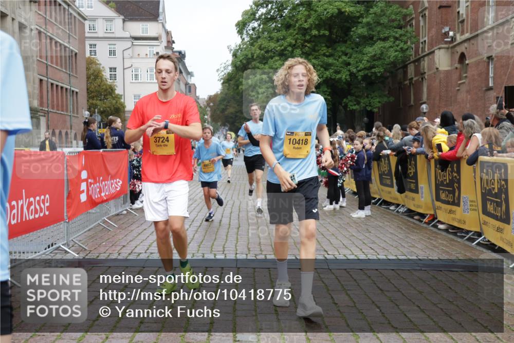 13.09.2026 - Kiel Lauf Yannick Fuchs http://msf.ph/oto/10418775 13.09.2026 09:40:18 Ziel 2284, 2546, 3724, 4987, 5081, 9734, 10413, 10418, 10825, 10971, 11410, 12715, 1120, 2123, 2510, 3416, 4090, 4605, 4862, 5081, 5946, 6209, 8620, 9367, 10031, 11034, 1081, 2695, 2847, 3694, 6563, 7131, 7239, 7730, 11750, 4090, 4862, 9782, 10303, 10769, 12172 meine-sportfotos.de