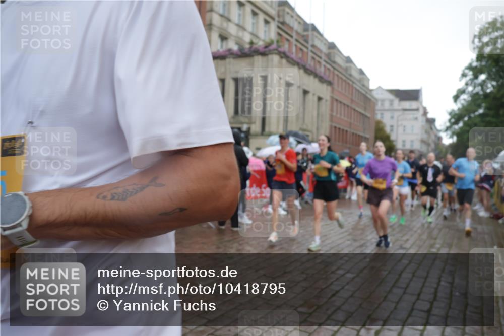 13.09.2026 - Kiel Lauf Yannick Fuchs http://msf.ph/oto/10418795 13.09.2026 10:51:00 Ziel 1442, 2772, 4106, 4273, 4354, 4745, 5992, 6557, 7013, 7469, 8215, 9092, 9689, 11454, 12608, 395, 576, 715, 807, 952, 1124, 1737, 1904, 1921, 2029, 2521, 2530, 2578, 3032, 3238, 3295, 3737, 3769, 3929, 4279, 4875, 4922, 5100, 5426, 5430, 5549, 5800, 6666, 6864, 7224, 7229, 7266, 7314, 7520, 8105, 8131, 8215, 8768, 8848, 9508, 9599, 9798, 10028, 10029, 10192, 10198, 10391, 10968, 11684, 11960, 12092, 12262, 238, 251, 3214, 3216, 3436 meine-sportfotos.de