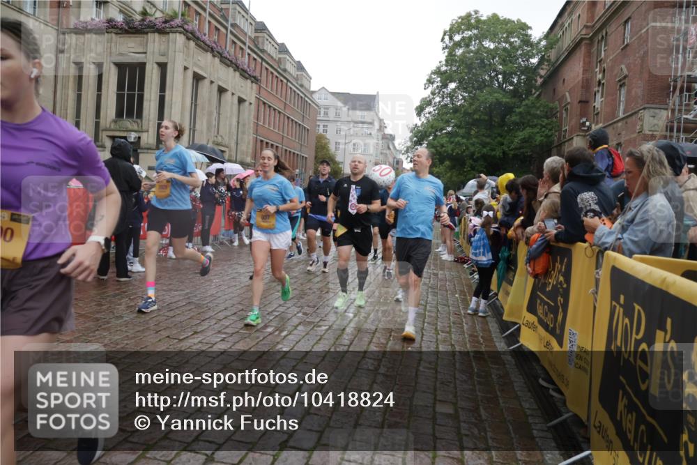 13.09.2026 - Kiel Lauf Yannick Fuchs http://msf.ph/oto/10418824 13.09.2026 10:51:01 Ziel 638, 1442, 2730, 2772, 4106, 4273, 4354, 4745, 5992, 5999, 6293, 6557, 7013, 7469, 9092, 9689, 11454, 12608, 395, 576, 715, 807, 952, 1124, 1737, 1904, 1921, 2029, 2521, 2530, 2578, 3032, 3238, 3295, 3929, 4279, 4875, 4922, 5100, 5426, 5430, 5549, 5800, 5992, 6666, 6864, 7224, 7229, 7266, 7314, 7520, 8105, 8131, 8215, 8768, 8848, 9508, 9599, 9798, 10028, 10029, 10192, 10198, 10391, 10968, 11684, 11960, 12092, 12262, 238, 251, 3214, 3216 meine-sportfotos.de