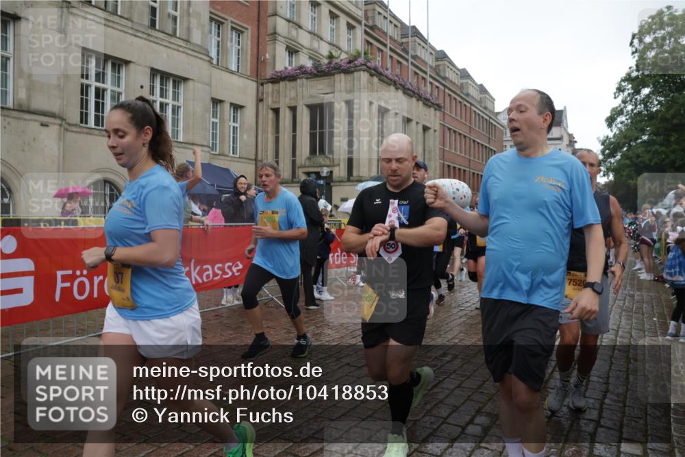 13.09.2026 - Kiel Lauf Yannick Fuchs http://msf.ph/oto/10418853 13.09.2026 10:51:02 Ziel 386, 638, 1442, 2730, 2772, 4106, 4258, 4259, 4273, 4354, 4745, 5999, 6293, 6557, 7013, 7469, 9092, 9689, 10455, 11454, 395, 576, 715, 807, 952, 1124, 1737, 1904, 1921, 2029, 2521, 2530, 2578, 3032, 3238, 3295, 3929, 4279, 4875, 4922, 5100, 5426, 5430, 5549, 5800, 5992, 6666, 6864, 7224, 7229, 7266, 7314, 7520, 8105, 8131, 8215, 8768, 8848, 9508, 9599, 9798, 10028, 10029, 10192, 10198, 10391, 10968, 11684, 11960, 12092, 12262, 238, 251 meine-sportfotos.de