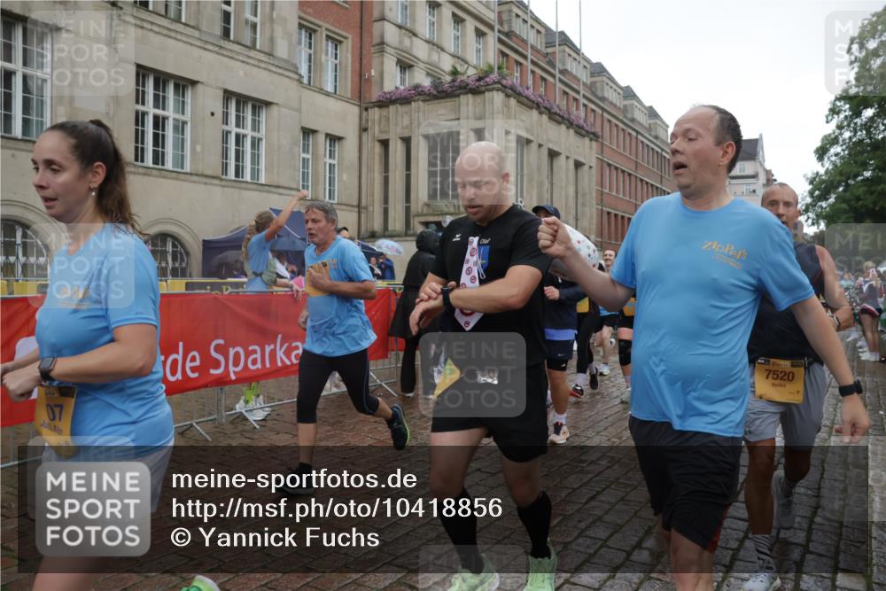 13.09.2026 - Kiel Lauf Yannick Fuchs http://msf.ph/oto/10418856 13.09.2026 10:51:03 Ziel 386, 638, 1442, 1758, 2730, 2772, 4106, 4258, 4259, 4273, 4354, 4745, 5999, 6293, 6557, 7013, 7469, 8464, 9092, 9689, 10455, 11281, 11454, 395, 715, 807, 952, 1124, 1737, 1904, 1921, 2029, 2521, 2530, 2578, 3238, 3295, 3929, 4279, 4875, 4922, 5426, 5430, 5549, 5800, 5992, 6666, 6864, 7224, 7229, 7266, 7314, 7520, 8105, 8131, 8215, 8768, 8848, 9508, 9599, 9798, 10028, 10029, 10192, 10198, 10391, 10968, 11684, 11960, 12092, 12262, 238, 251 meine-sportfotos.de