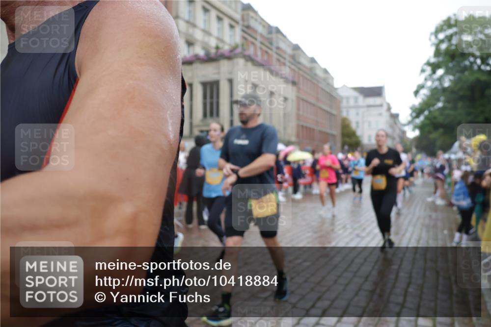 13.09.2026 - Kiel Lauf Yannick Fuchs http://msf.ph/oto/10418884 13.09.2026 10:51:05 Ziel 386, 638, 1442, 1758, 2247, 2730, 3873, 4106, 4258, 4259, 4273, 4354, 4745, 5999, 6293, 6557, 7013, 7469, 8464, 9007, 10455, 11281, 11910, 395, 715, 952, 1737, 1904, 1921, 2029, 2521, 2530, 2578, 2772, 3238, 3295, 4279, 4354, 4875, 5426, 5430, 5549, 5800, 5992, 6666, 6864, 7224, 7229, 7266, 7314, 8105, 8131, 8215, 8768, 8848, 9092, 9508, 9599, 9689, 9798, 10028, 10029, 10192, 10198, 10391, 10968, 11454, 11684, 11960, 12092, 12262, 238, 251, 1904, 5800 meine-sportfotos.de