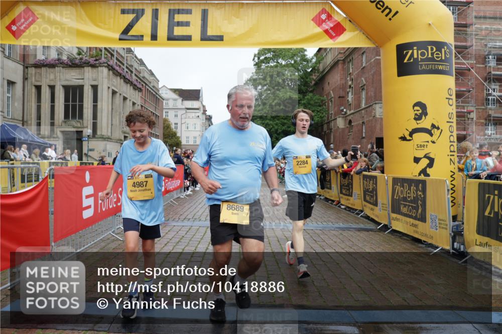 13.09.2026 - Kiel Lauf Yannick Fuchs http://msf.ph/oto/10418886 13.09.2026 09:40:23 Ziel 2284, 2695, 3694, 3724, 4987, 9734, 10413, 10418, 10825, 10971, 11410, 1120, 2123, 2546, 3416, 5081, 5946, 6209, 8620, 10031, 10413, 10825, 11034, 12715, 420, 1081, 2847, 3552, 6563, 7131, 7239, 7730, 10353, 11750, 12225, 2510, 4090, 4605, 4862, 8620, 9367 meine-sportfotos.de