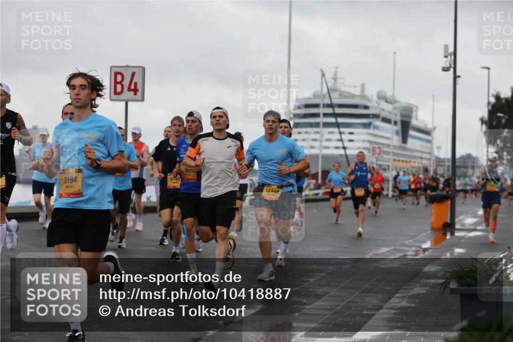 13.09.2026 - Kiel Lauf Andreas Tolksdorf http://msf.ph/oto/10418887 13.09.2026 10:57:14 Kiellinie 4, 3194, 9795, 66, 12448, 3 meine-sportfotos.de