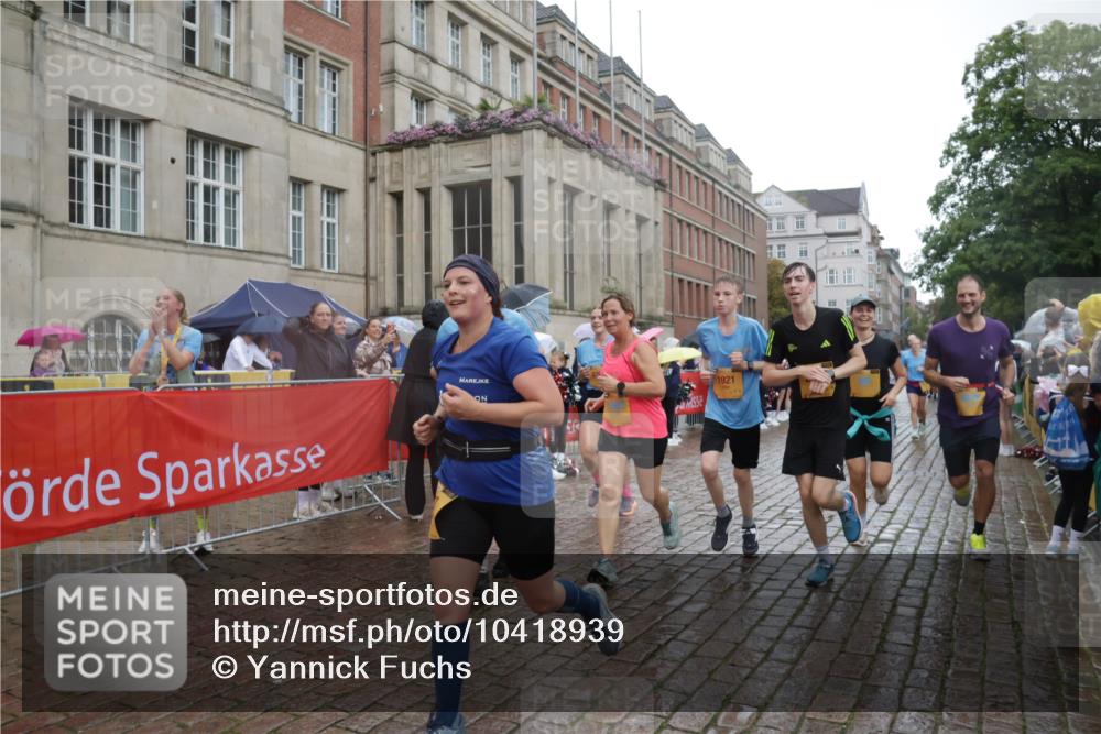 13.09.2026 - Kiel Lauf Yannick Fuchs http://msf.ph/oto/10418939 13.09.2026 10:51:09 Ziel 386, 638, 1442, 1758, 2247, 2672, 2730, 3873, 4106, 4258, 4259, 4271, 4273, 4745, 5525, 5999, 6293, 6948, 7469, 8464, 9007, 10455, 11154, 11214, 11281, 11579, 11910, 12823, 395, 715, 1442, 1737, 1921, 2029, 2521, 2530, 2578, 2772, 3238, 3295, 4279, 4354, 4875, 5426, 5430, 5992, 6557, 7013, 7224, 7229, 7314, 8105, 8215, 8768, 8848, 9092, 9508, 9599, 9689, 9798, 10028, 10029, 10192, 10198, 10391, 10968, 11454, 11684, 11960, 12092, 12262, 238, 251, 1904, 5800 meine-sportfotos.de