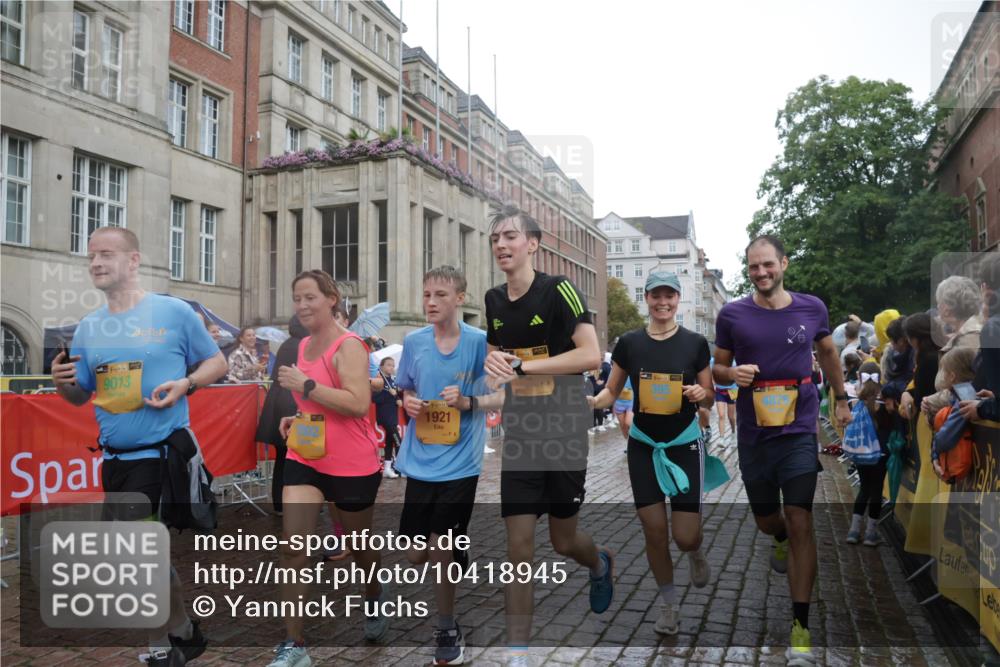 13.09.2026 - Kiel Lauf Yannick Fuchs http://msf.ph/oto/10418945 13.09.2026 10:51:09 Ziel 386, 638, 1442, 1758, 2247, 2672, 2730, 3873, 4106, 4258, 4259, 4271, 4273, 4745, 5525, 5999, 6293, 6948, 7469, 8464, 9007, 10455, 11154, 11214, 11281, 11579, 11910, 12823, 395, 715, 1442, 1737, 1921, 2029, 2521, 2530, 2578, 2772, 3238, 3295, 4279, 4354, 4875, 5426, 5430, 5992, 6557, 7013, 7224, 7229, 7314, 8105, 8215, 8768, 8848, 9092, 9508, 9599, 9689, 9798, 10028, 10029, 10192, 10198, 10391, 10968, 11454, 11684, 11960, 12092, 12262, 238, 251, 1904, 5800 meine-sportfotos.de