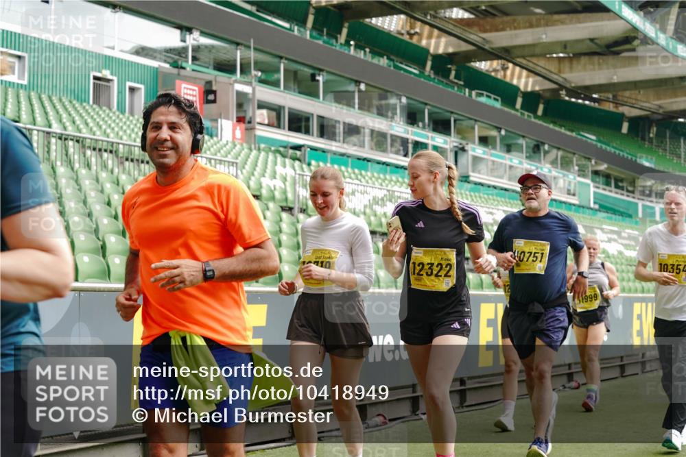 13.09.2026 - 21. swb-Marathon Bremen Michael Burmester http://msf.ph/oto/10418949 13.09.2026 10:43:24 Laufen im Stadion 10002, 10004, 10005, 10148, 10271, 10303, 10325, 10330, 10335, 10361, 10362, 10395, 10396, 10402, 10459, 10474, 10490, 10491, 10513, 10519, 10557, 10572, 10605, 10606, 10629, 10665, 10752, 10756, 10773, 10779, 10784, 10805, 10854, 10880, 10882, 10899, 10900, 10909, 10963, 10997, 11026, 11027, 11041, 11078, 11084, 11085, 11090, 11097, 11098, 11140, 11173, 11192, 11217, 11264, 11274, 11333, 11337, 11355, 11408, 11448, 11456, 11461, 11482 meine-sportfotos.de