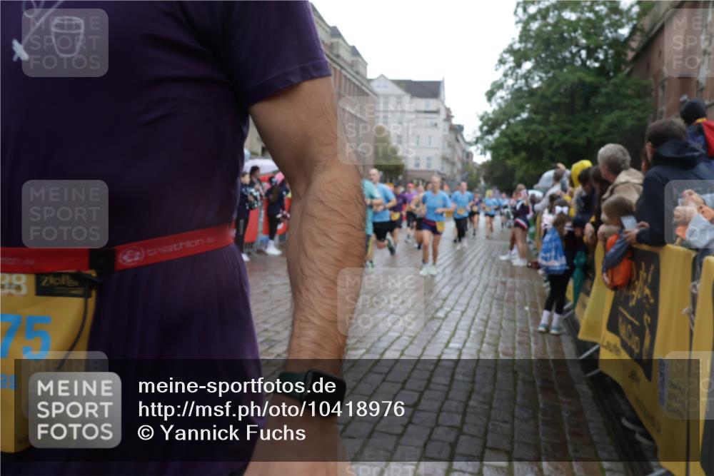 13.09.2026 - Kiel Lauf Yannick Fuchs http://msf.ph/oto/10418976 13.09.2026 10:51:11 Ziel 251, 260, 386, 638, 1758, 2247, 2672, 2730, 3873, 4106, 4258, 4259, 4271, 4273, 4745, 5525, 5999, 6293, 6948, 7469, 8464, 9007, 9742, 10455, 11154, 11214, 11281, 11579, 11910, 12823, 715, 1442, 2029, 2521, 2578, 2772, 3238, 3295, 4279, 4354, 4875, 5426, 5430, 5992, 6557, 7013, 7224, 7229, 7314, 8105, 8215, 8768, 8848, 9092, 9508, 9599, 9689, 9798, 10028, 10029, 10192, 10198, 10391, 10968, 11454, 11684, 11960, 12092, 12262, 238, 1904, 5800 meine-sportfotos.de