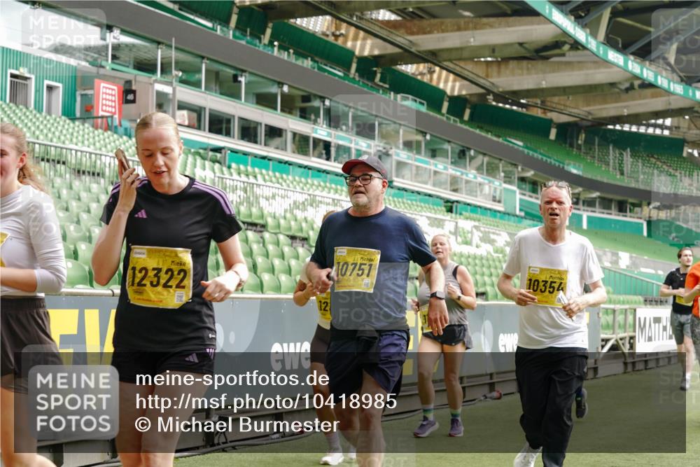 13.09.2026 - 21. swb-Marathon Bremen Michael Burmester http://msf.ph/oto/10418985 13.09.2026 10:43:25 Laufen im Stadion 10002, 10004, 10005, 10148, 10271, 10303, 10325, 10330, 10335, 10361, 10362, 10395, 10396, 10402, 10459, 10474, 10490, 10491, 10513, 10519, 10557, 10572, 10605, 10606, 10629, 10665, 10752, 10756, 10773, 10779, 10784, 10805, 10854, 10880, 10882, 10899, 10900, 10909, 10963, 10997, 11026, 11027, 11041, 11078, 11084, 11085, 11090, 11097, 11098, 11140, 11173, 11192, 11217, 11264, 11274, 11307, 11333, 11337, 11355, 11408, 11448, 11456, 11461, 11482 meine-sportfotos.de
